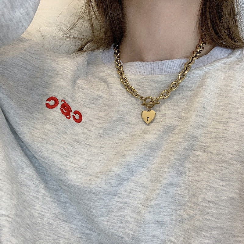 Hayley – Elegante Herz-Halskette mit T-Bar-Verschluss