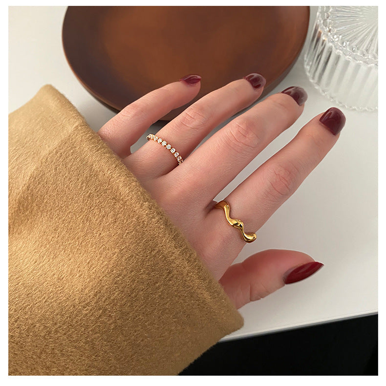 Jennie – Wellenring aus Titanstahl