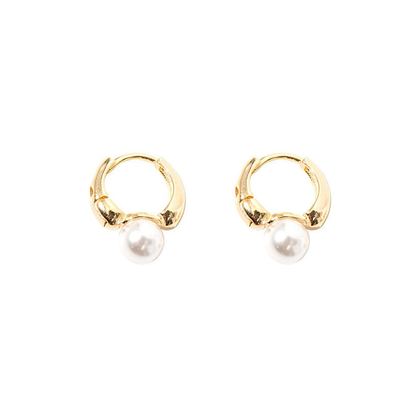 Maelle – Goldene Ohrringe mit Einzelner Perle