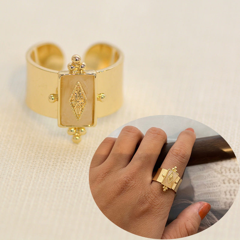 Danni – Schicker Ring aus vergoldetem Gold mit einzigartigem Kristall