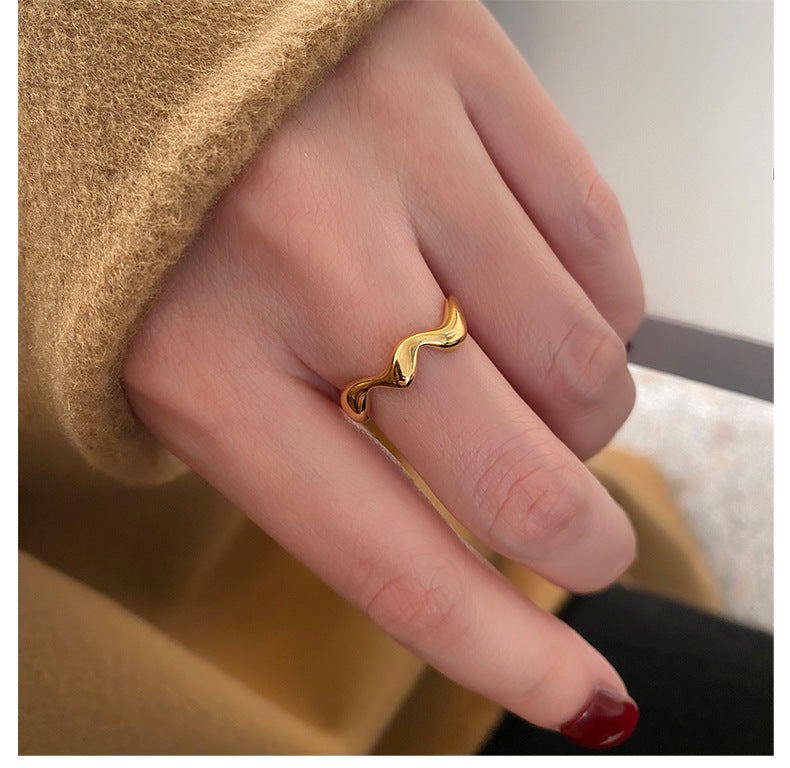 Jennie – Wellenring aus Titanstahl