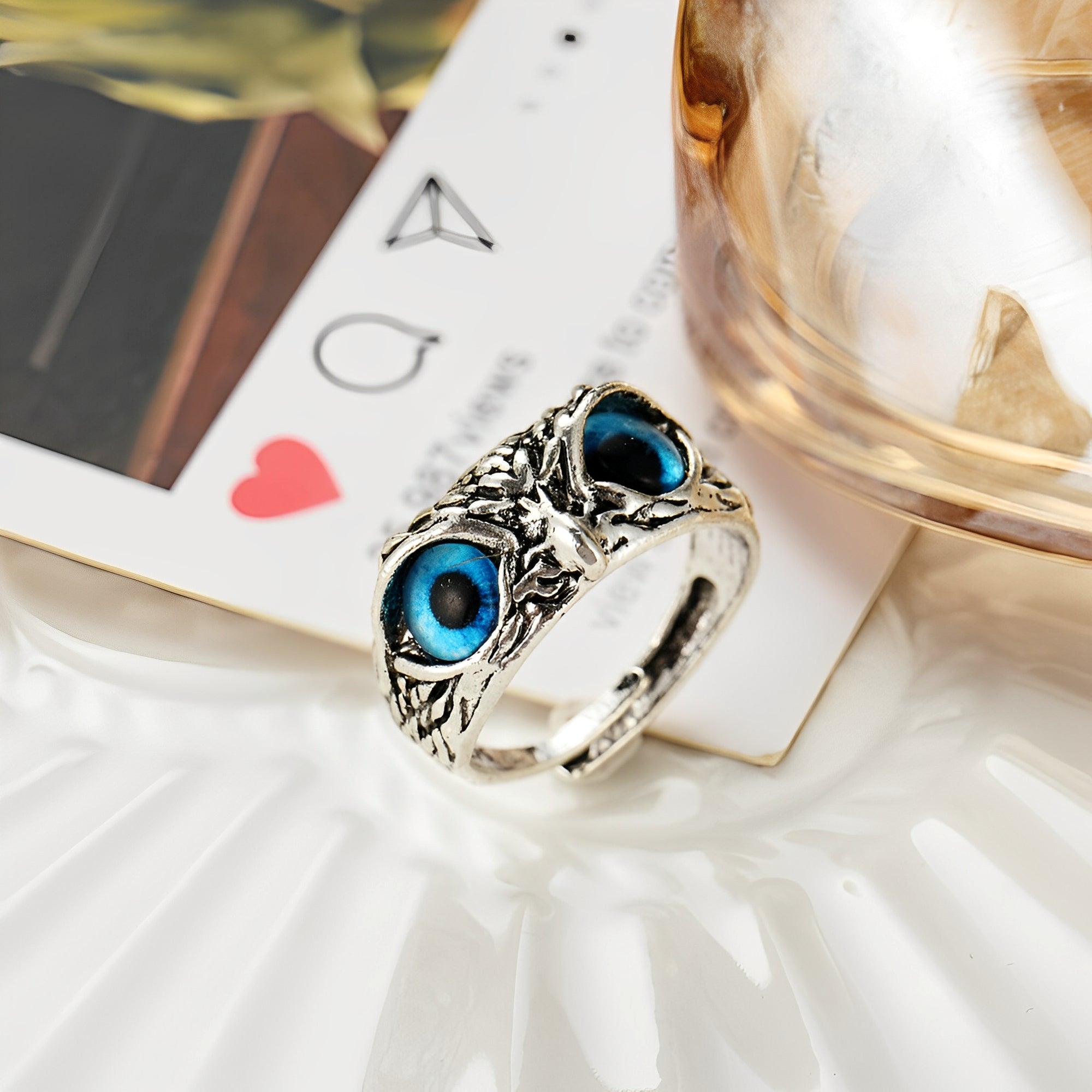 Niva – Einstellbarer Glücksbringer-Ring in Silber und Opal