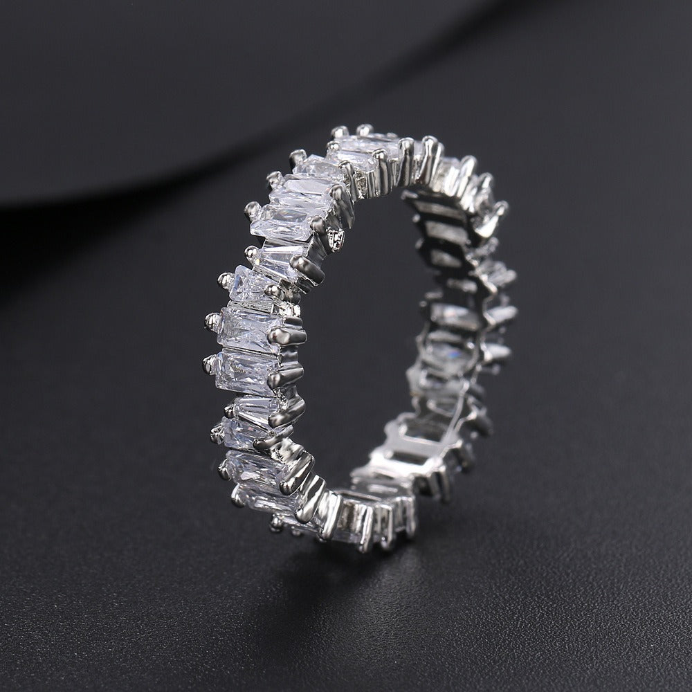 Jada – Personalisierter Ring im kühlen Stil