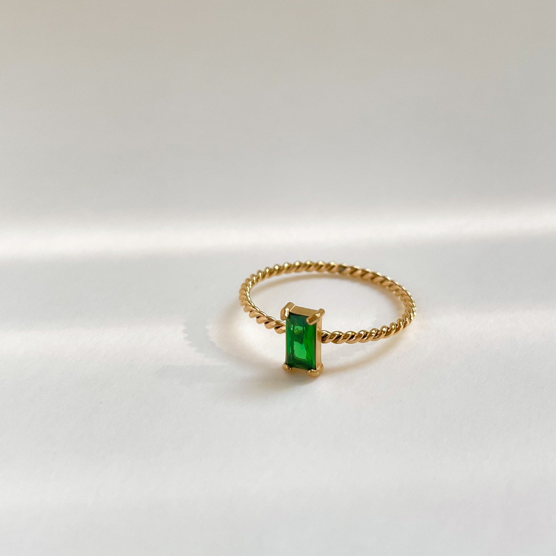 Selin – Ring mit gedrehter Edelstein