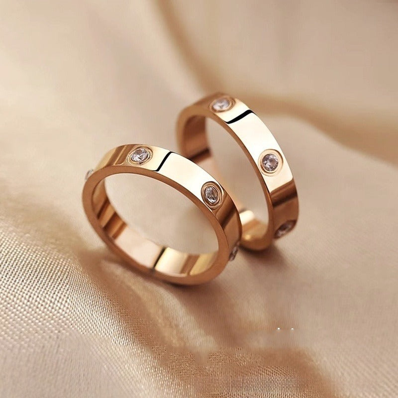 Livia – Titanring mit glitzernden Details