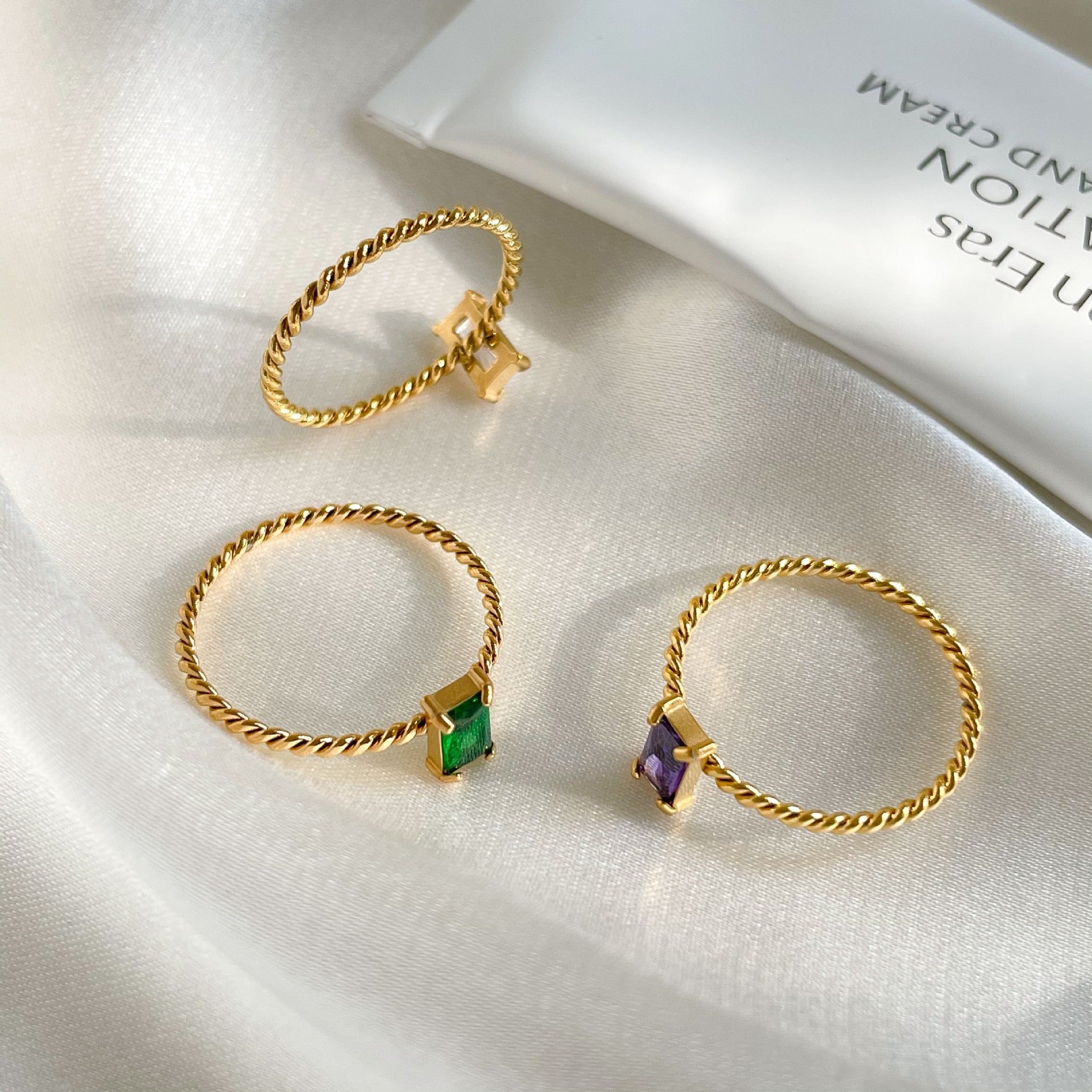 Selin – Ring mit gedrehter Edelstein