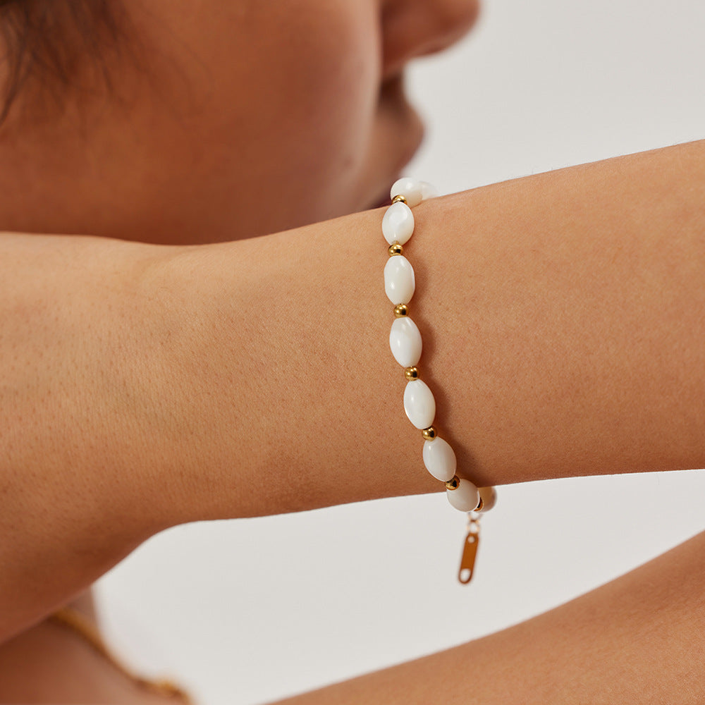 Clara – Ovales Armband aus goldfarbenem Edelstahl