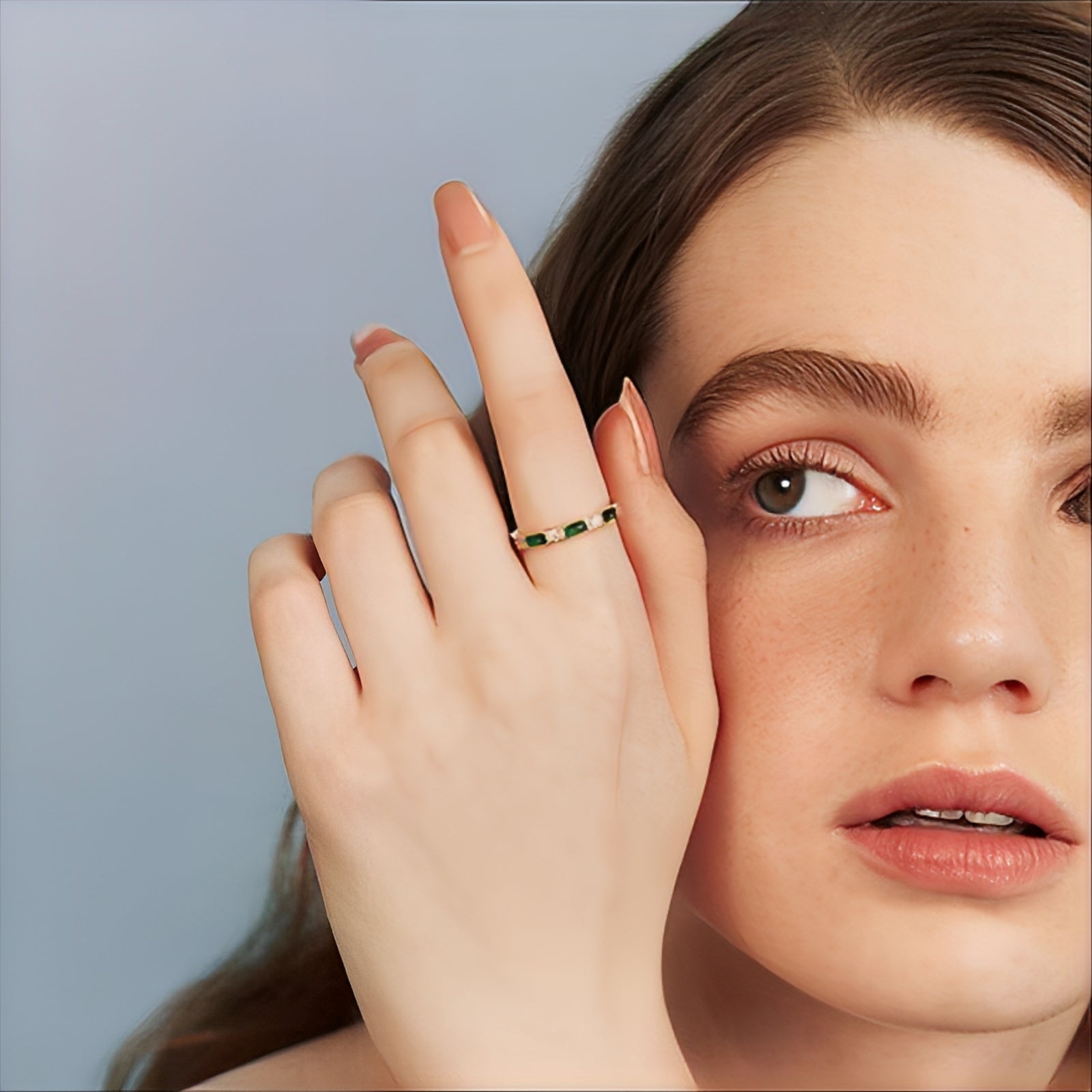 Emeralda – Goldener Ring mit elegantem grünem Zirkonia