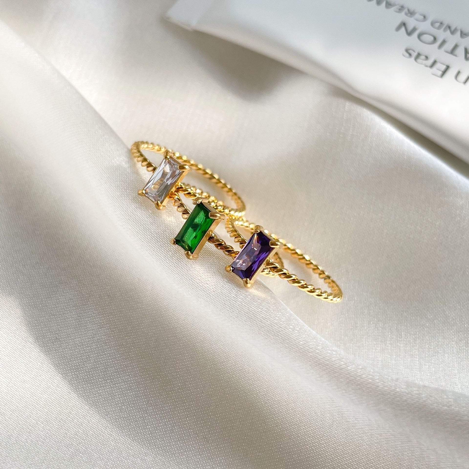 Selin – Ring mit gedrehter Edelstein