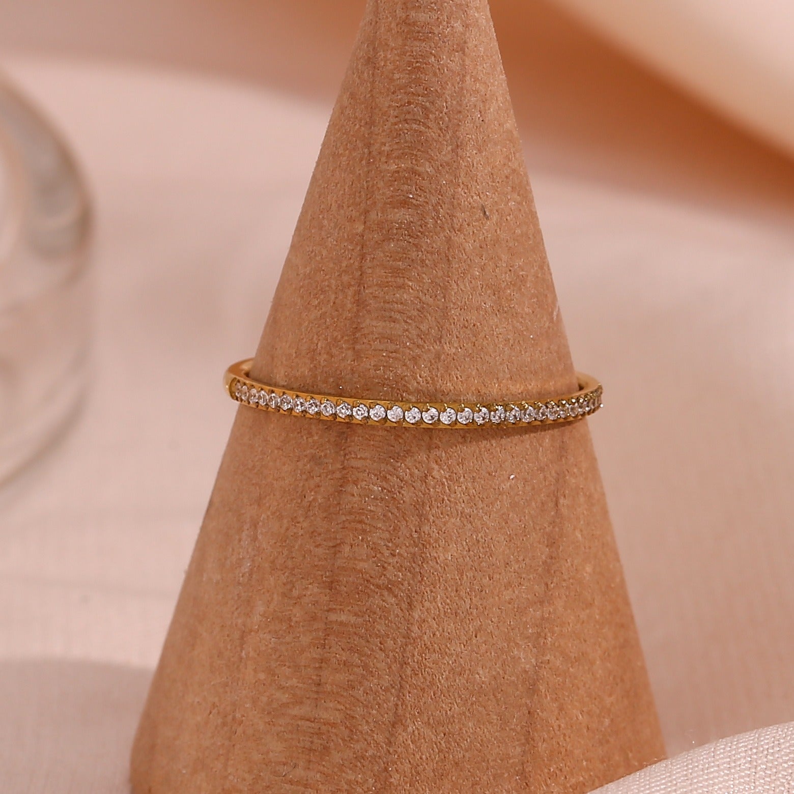 Zarra – Eleganter goldener Pavé-Ring