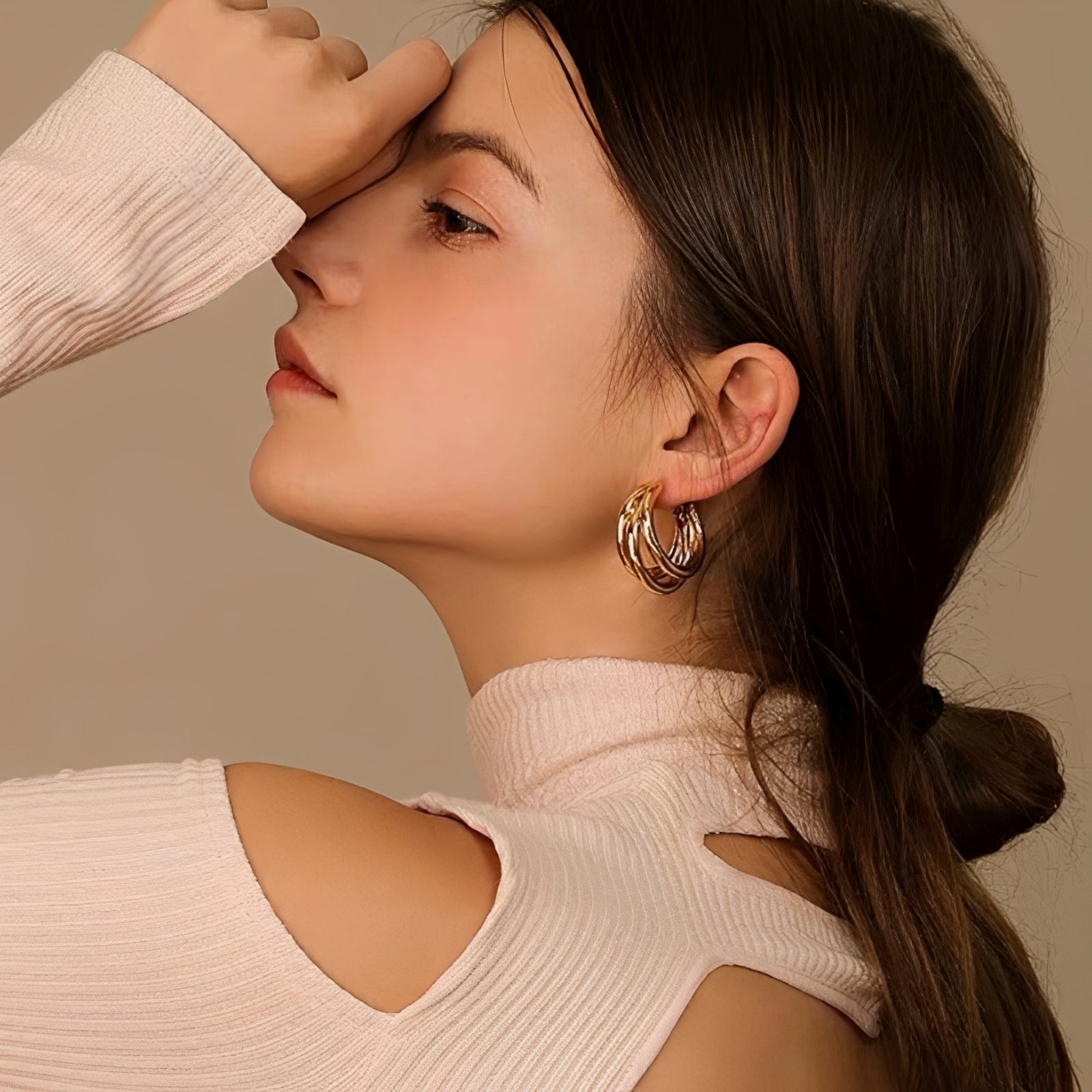 Lyanna – Verschlungene Creolen aus Gold
