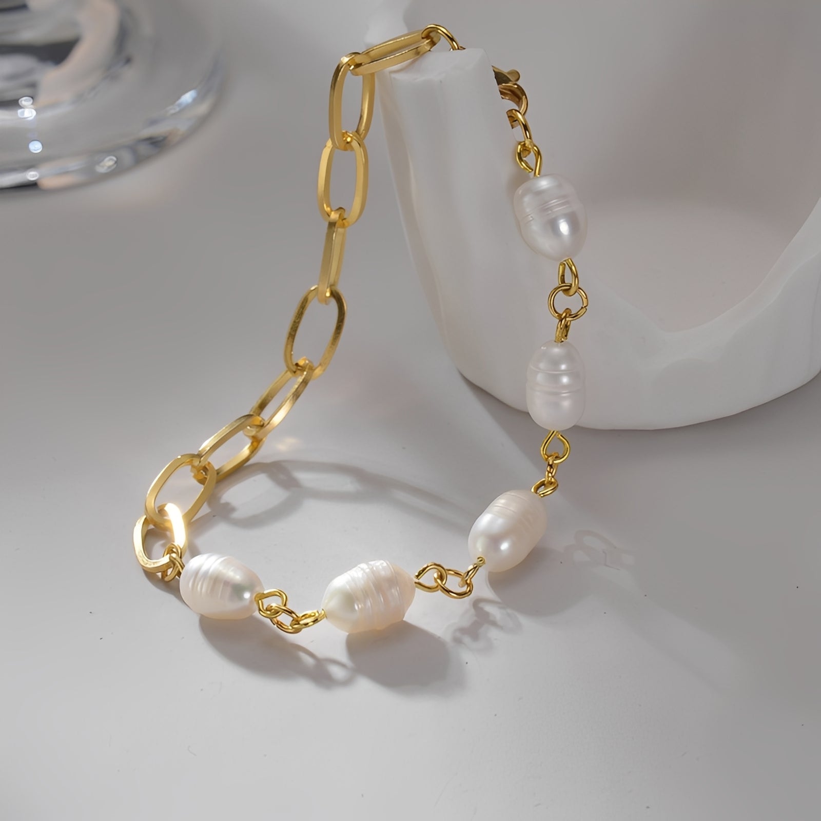 Celina – Elegantes Goldenes Perlenarmband