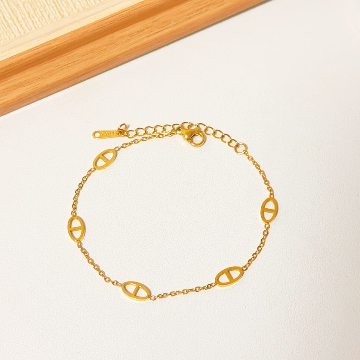 Ellen – Minimalistische moderne Eleganz-Armbanduhr