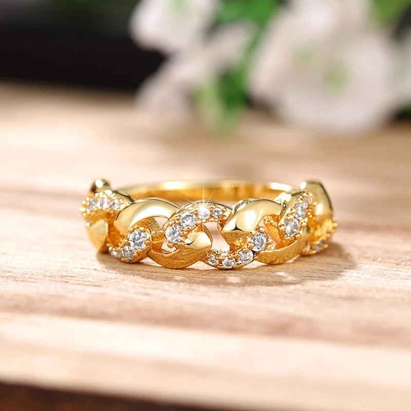 Gina – Eleganter Tangled-Ring in Gold
