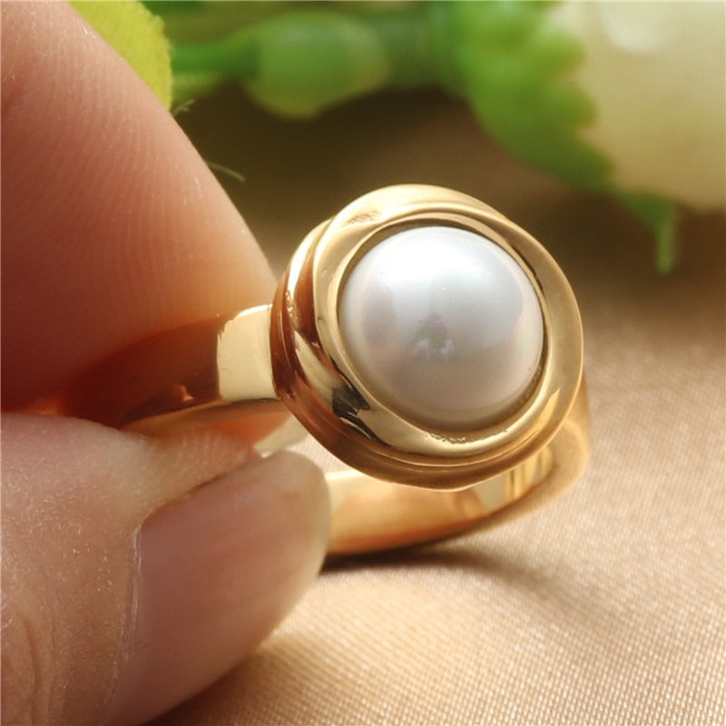 Amelina – Eleganter Ring mit Perlen verziert