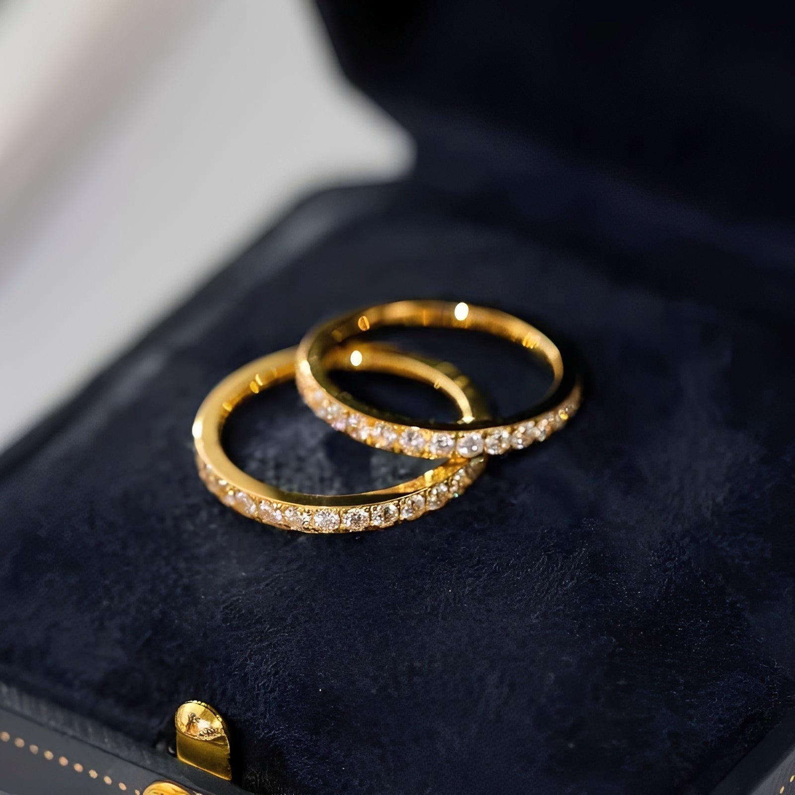 Nina – Eleganter Runder Ring mit Zirkonias