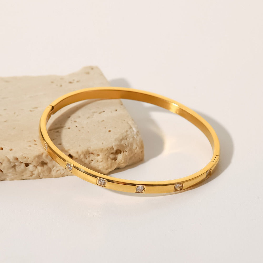 Celestia – Leuchtendes Armband mit weißem Zirkon
