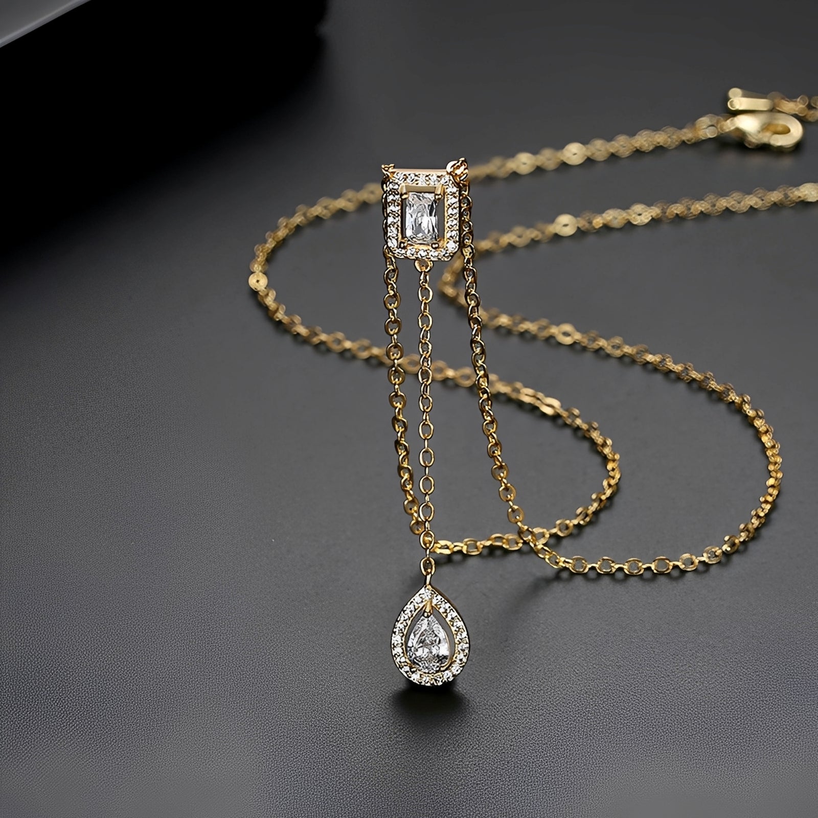 Aria – Elegante Halskette mit Zirkonia-Anhänger