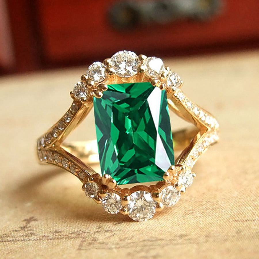 Elisova – Grenthal Goldener Ring mit Leuchtendem Stein