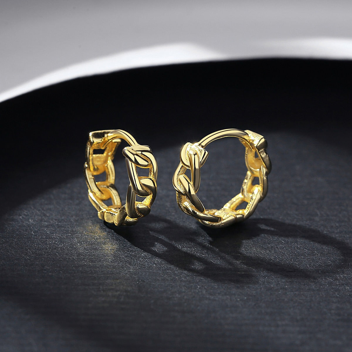 Lynae – Huggie Creolen Kette aus Gold