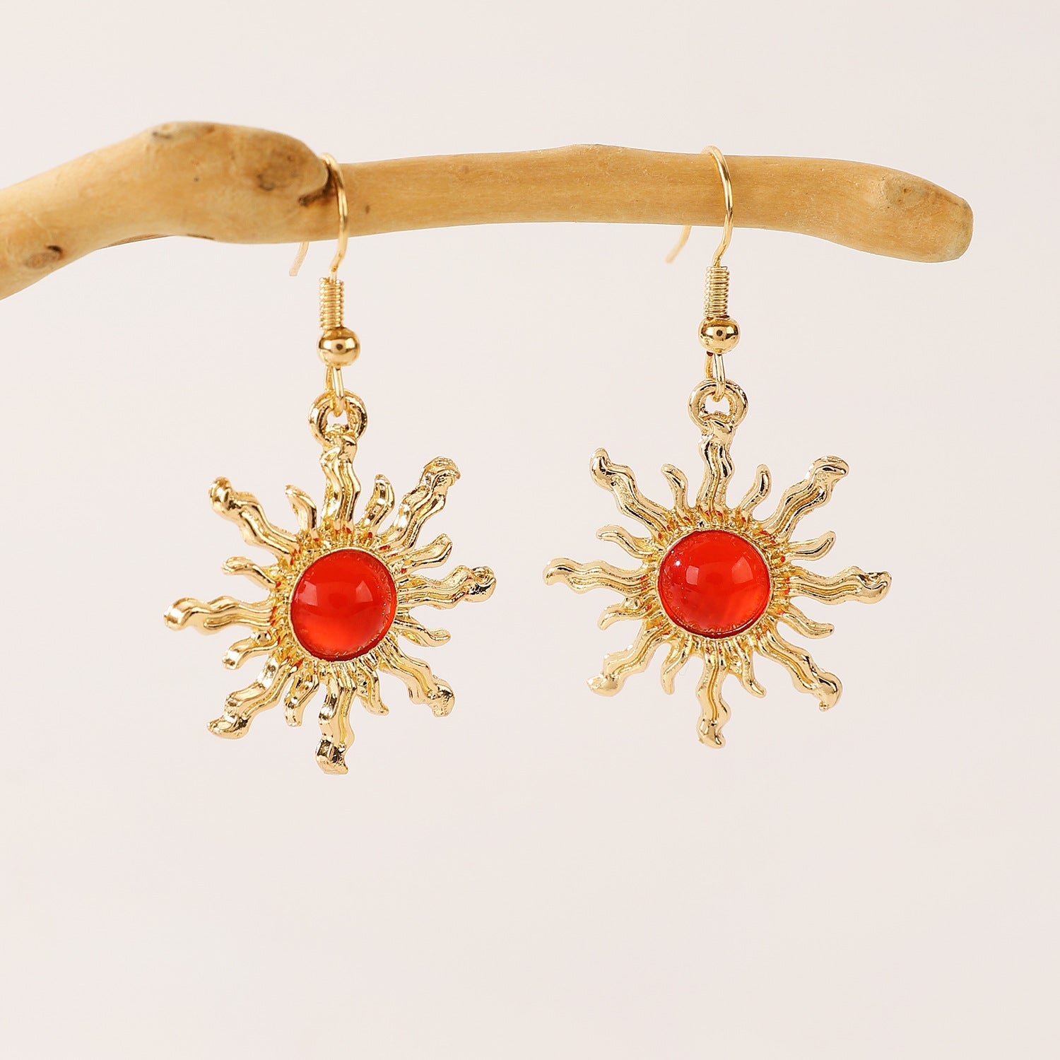 Solene – Vintage-Stud-Ohrringe mit Sonnenmotiv