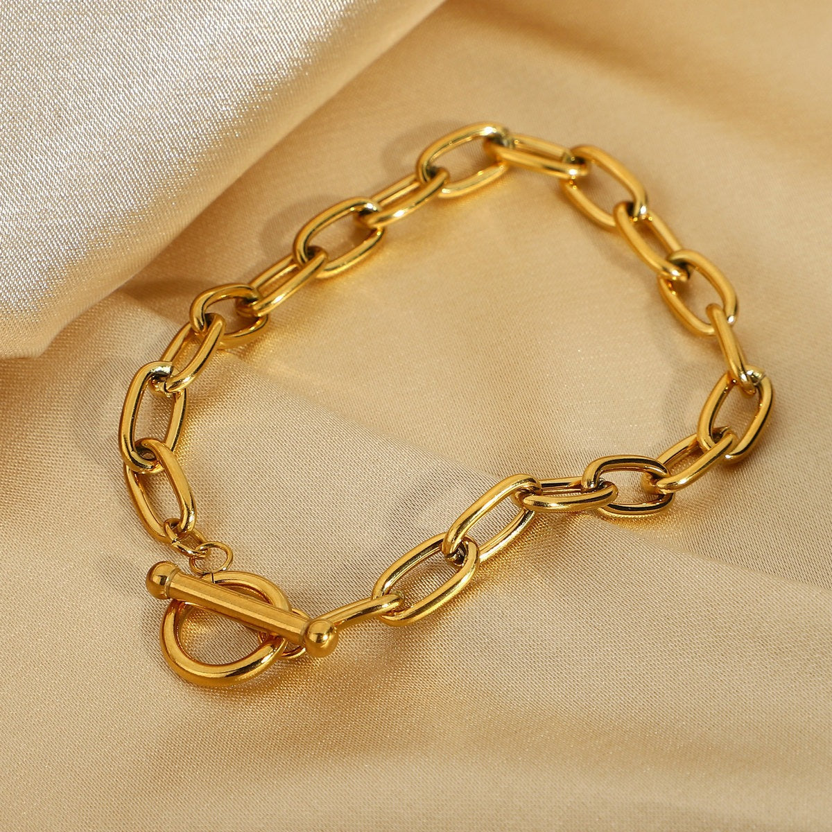 Bea – Klassisches Goldenes Paperclip-Armband