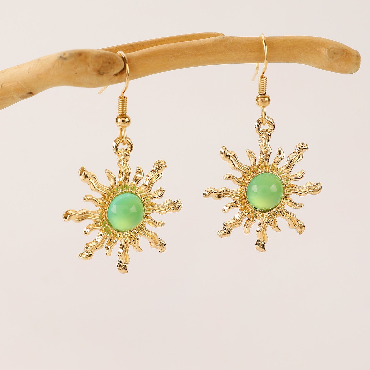 Solene – Vintage-Stud-Ohrringe mit Sonnenmotiv