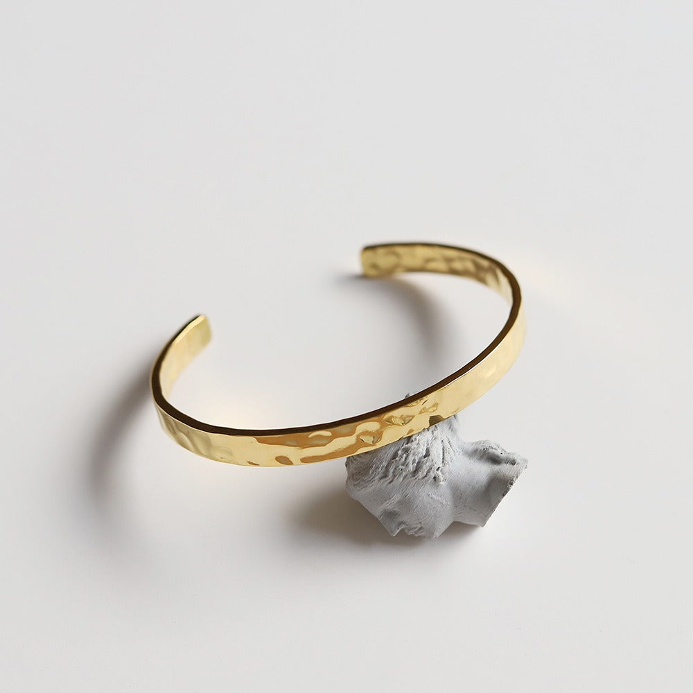 Ariane – Organisches, geschmolzenes Metallarmband