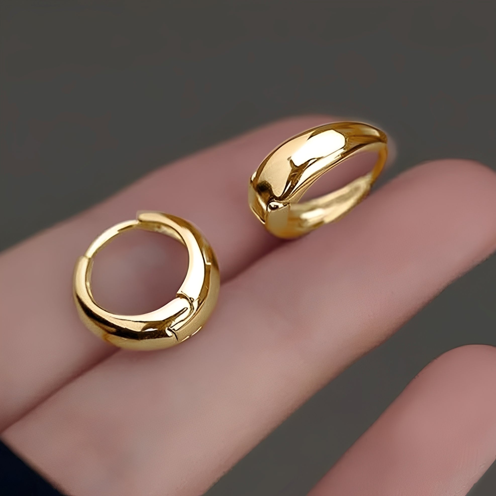 Renee – Goldene Ohrringe