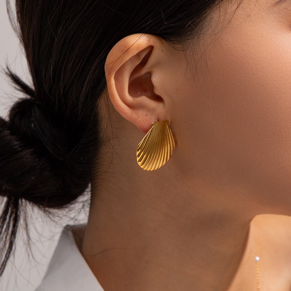 Miley – Goldene Muschel Ohrringe