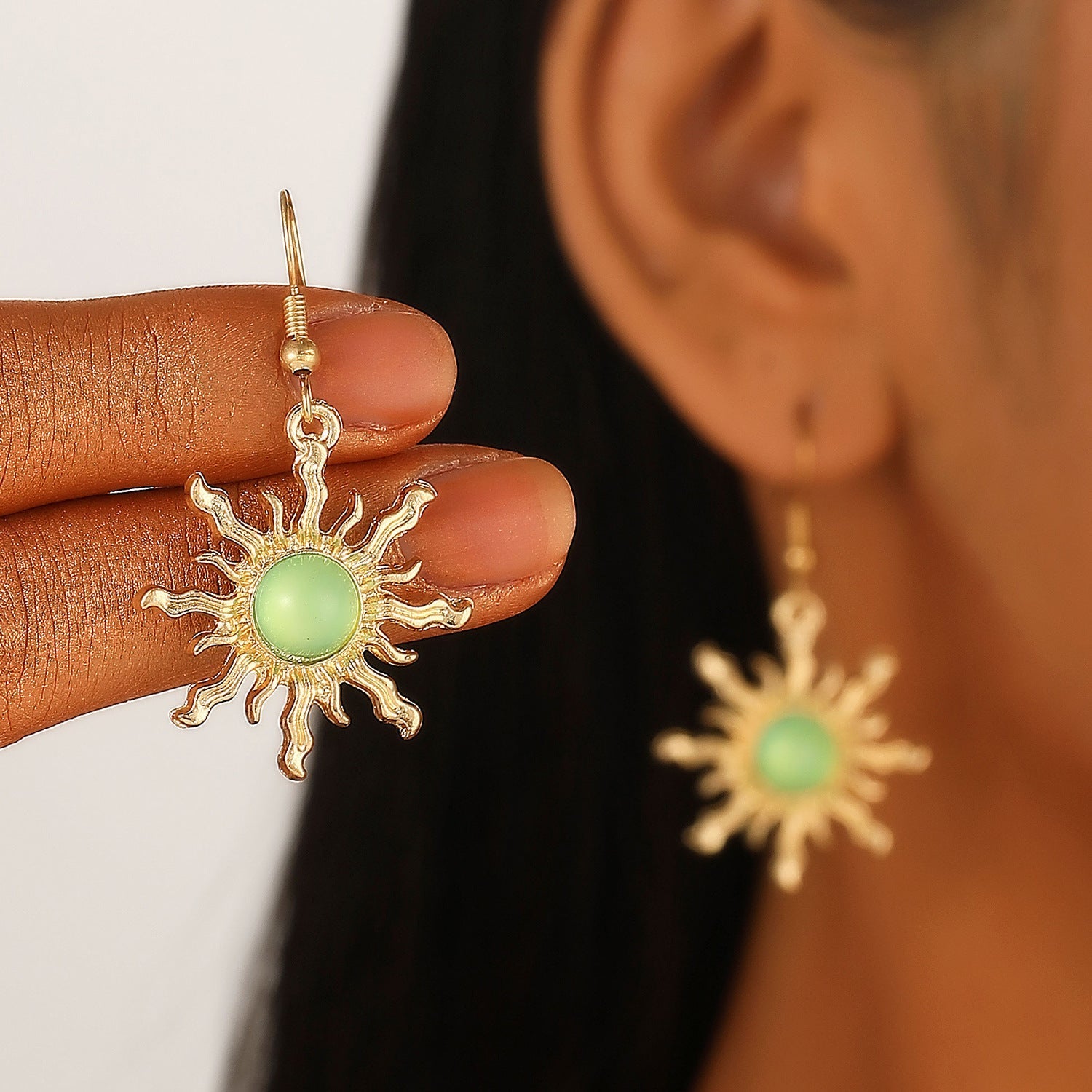 Solene – Vintage-Stud-Ohrringe mit Sonnenmotiv