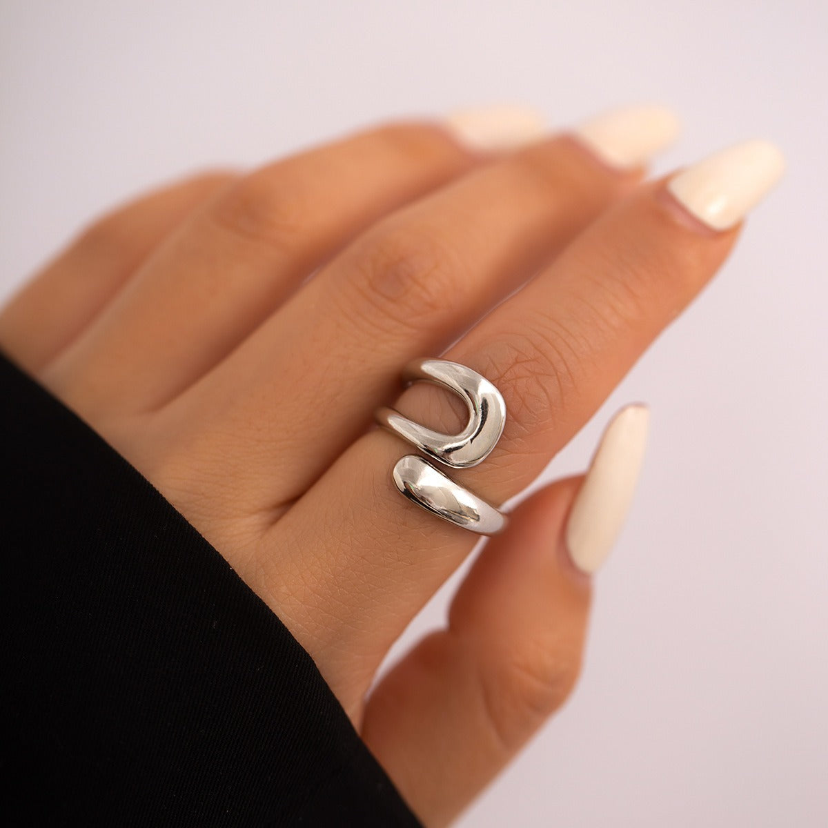 Lira – Unregelmäßiger hohler Retro-Ring