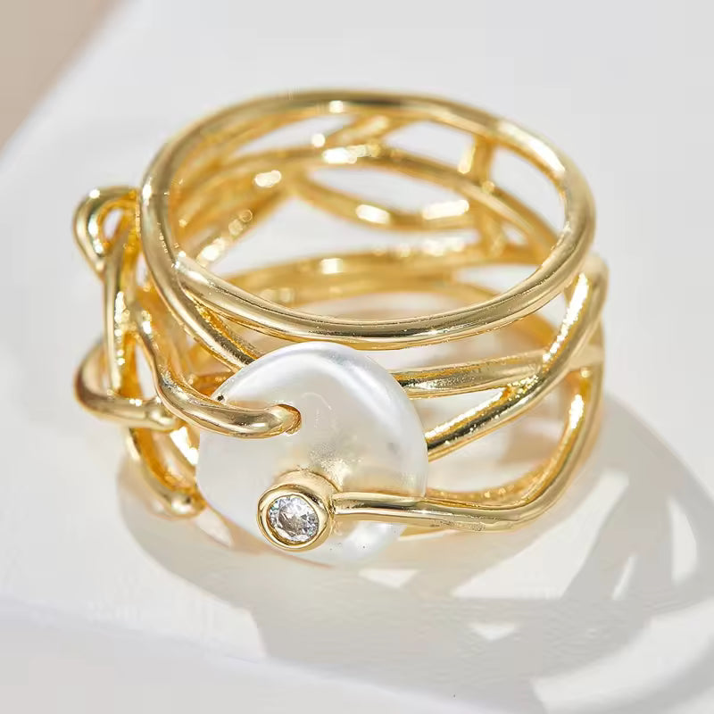 Elvyna – Feiner Vintage-Goldring und Perle