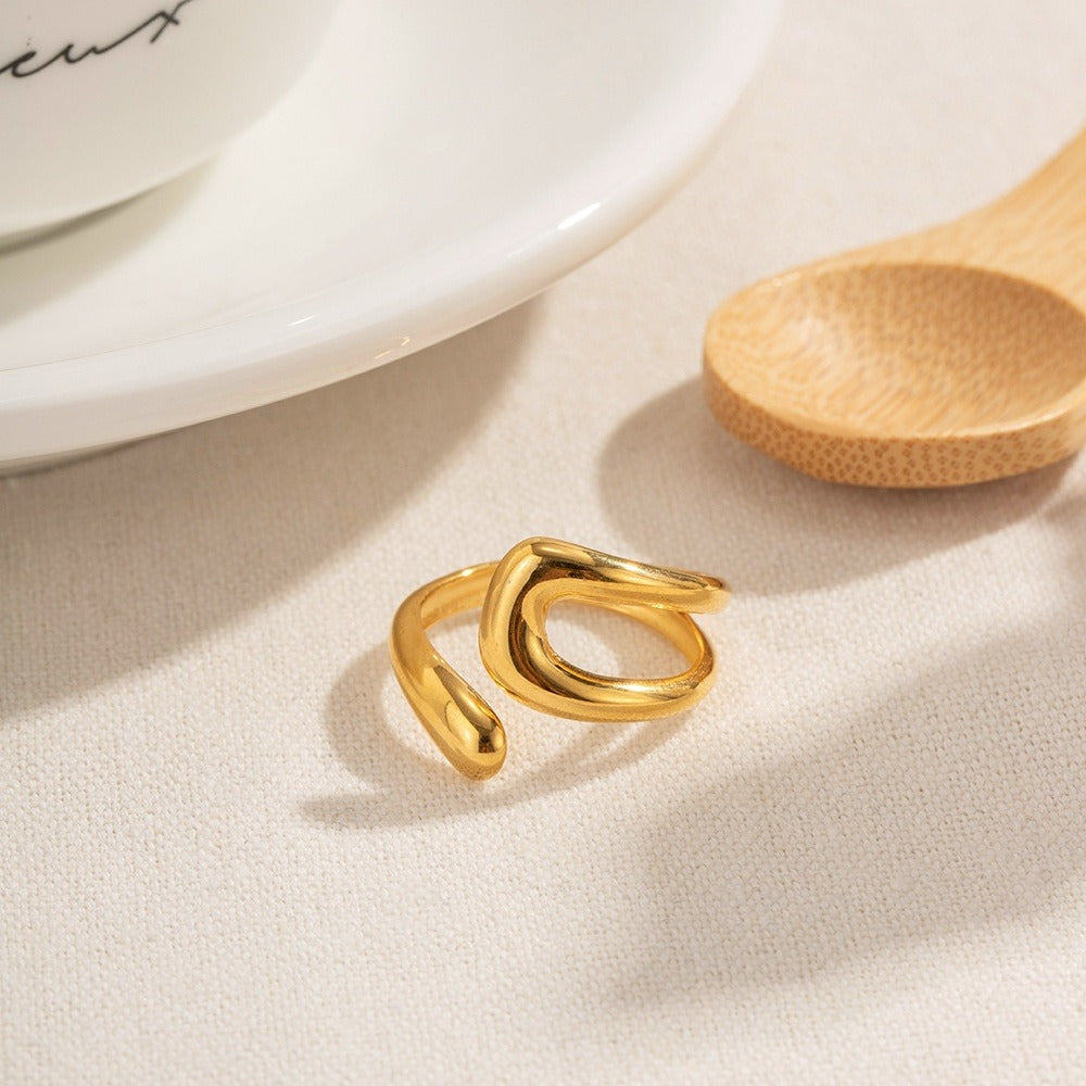 Lira – Unregelmäßiger hohler Retro-Ring