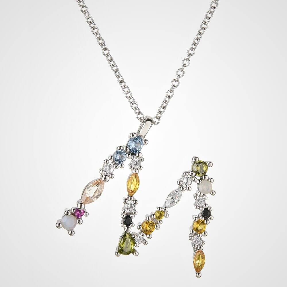 Nerina – Schmuck Leuchtender Initiale