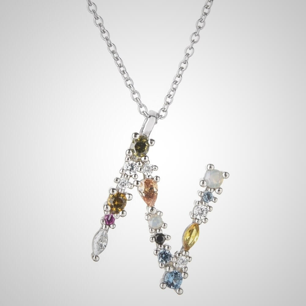 Nerina – Schmuck Leuchtender Initiale