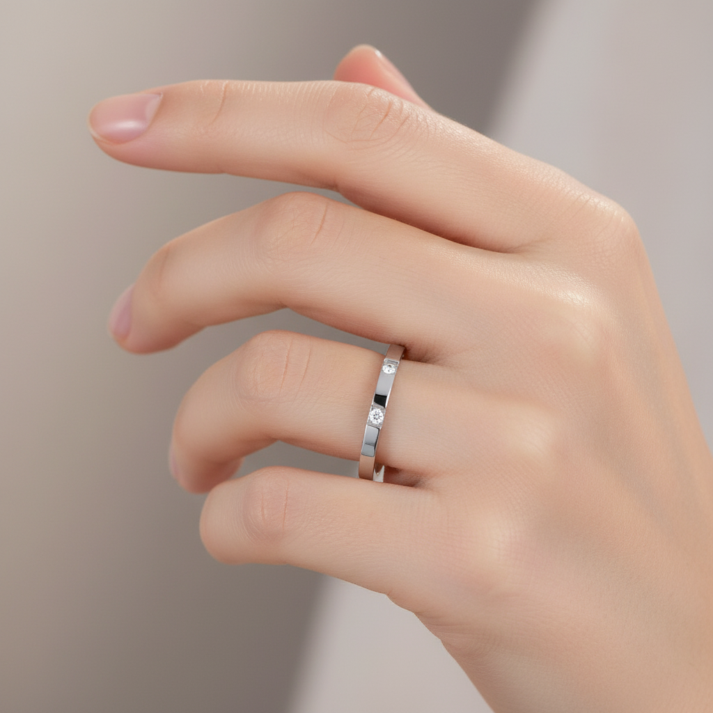 Naia – Minimalistischer Ring mit glitzernden Details