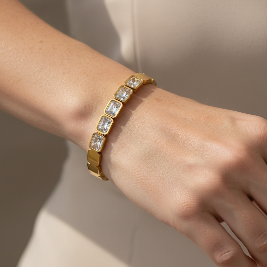 Janice – Goldenes Armband mit funkelnden Zirkonias