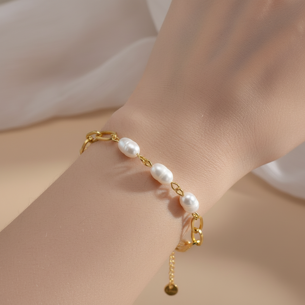 Celina – Elegantes Goldenes Perlenarmband