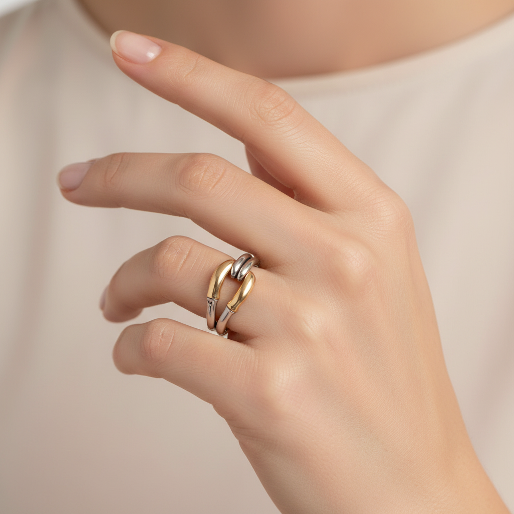 Naomi – Kreativer Goldener Ring mit Geometrischem Bambusmuster