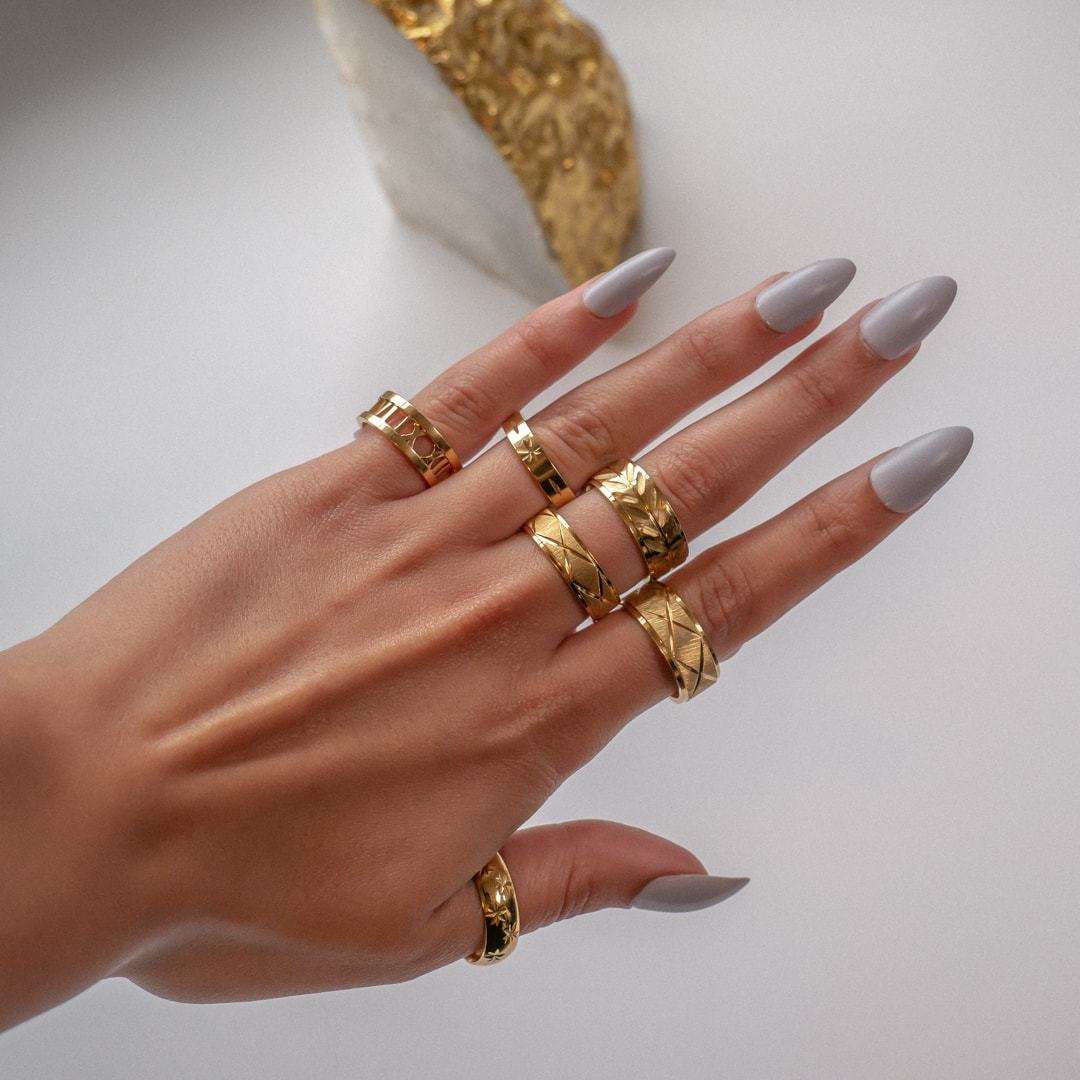 Valérie – Eleganter Ring mit römischen Ziffern