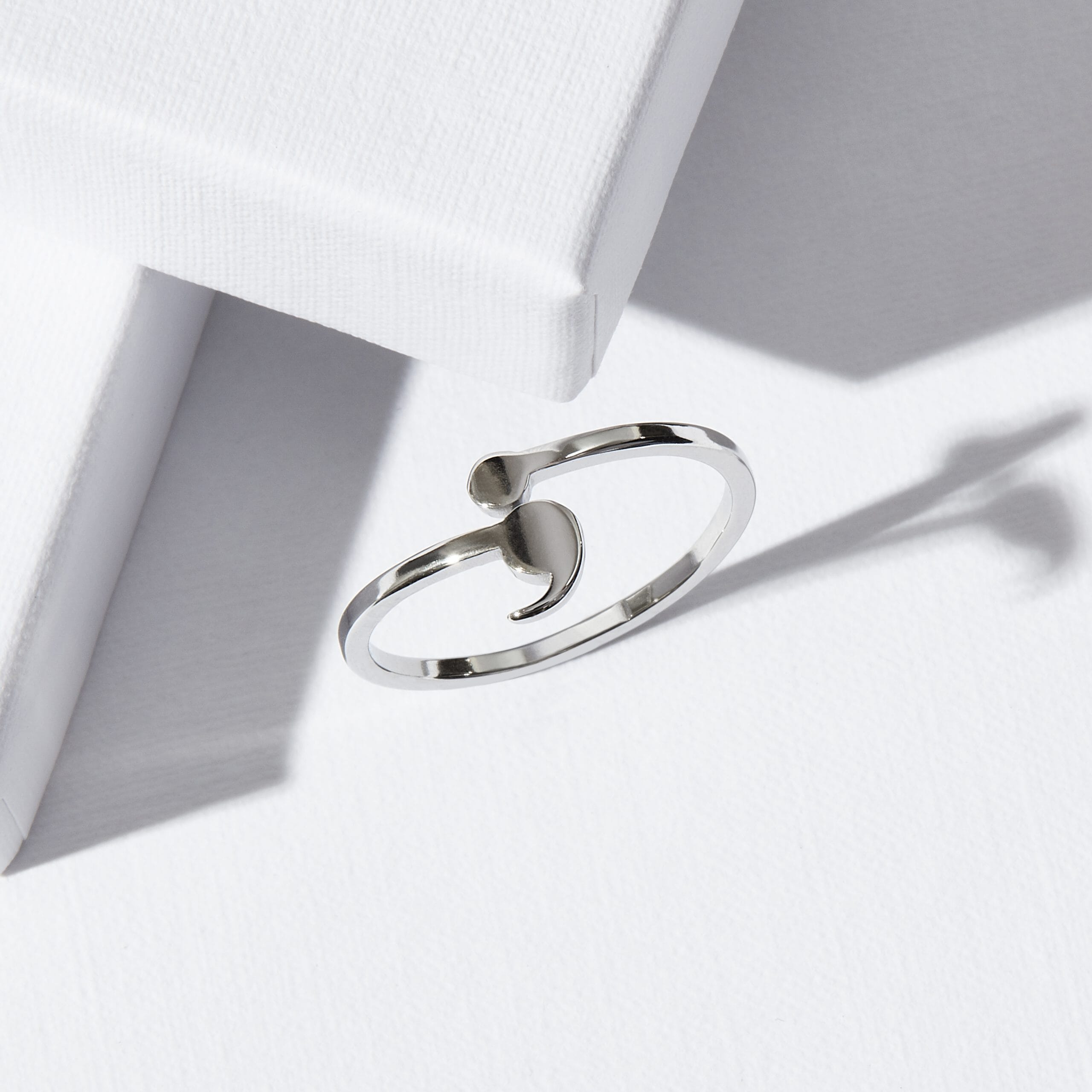 Zierlicher Semikolon-Ring - Resilienz-Ring