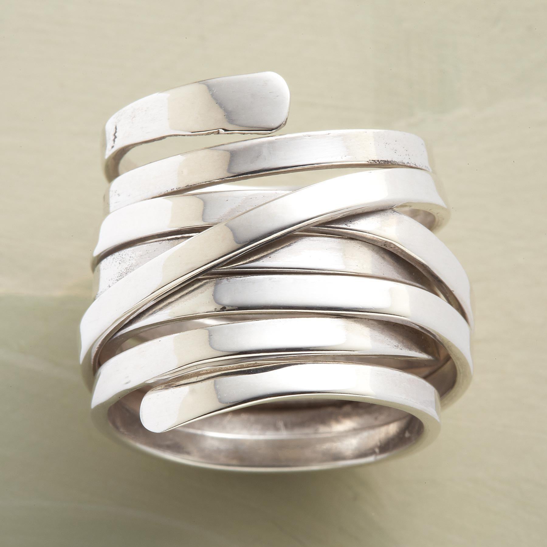 Kael – Ring Gewickelter Ring im Industriellen Stil aus Metall