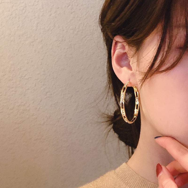 Lina – Einfache und trendige Metallohrringe