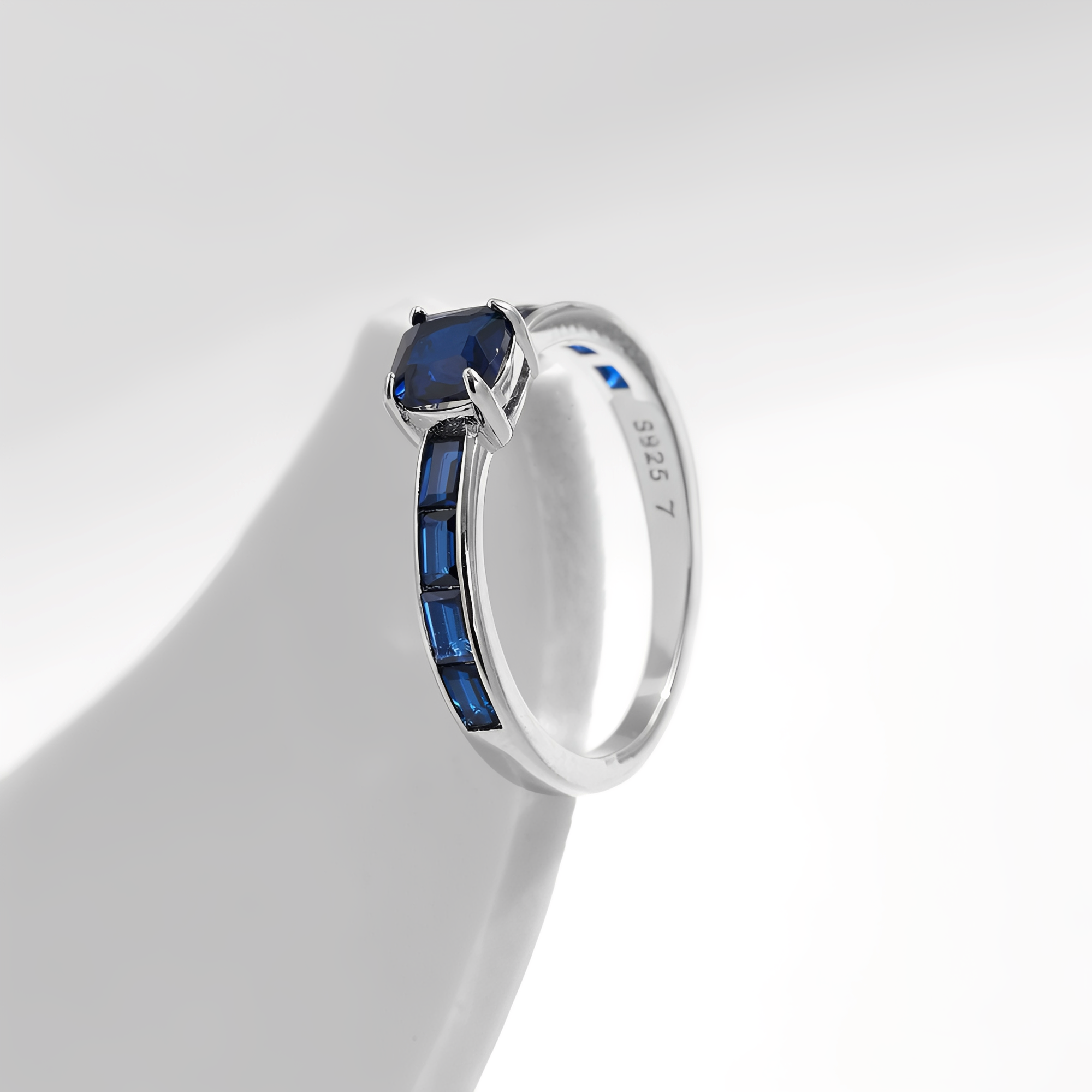Erina – Retro Französischer Ring aus Sterlingsilber