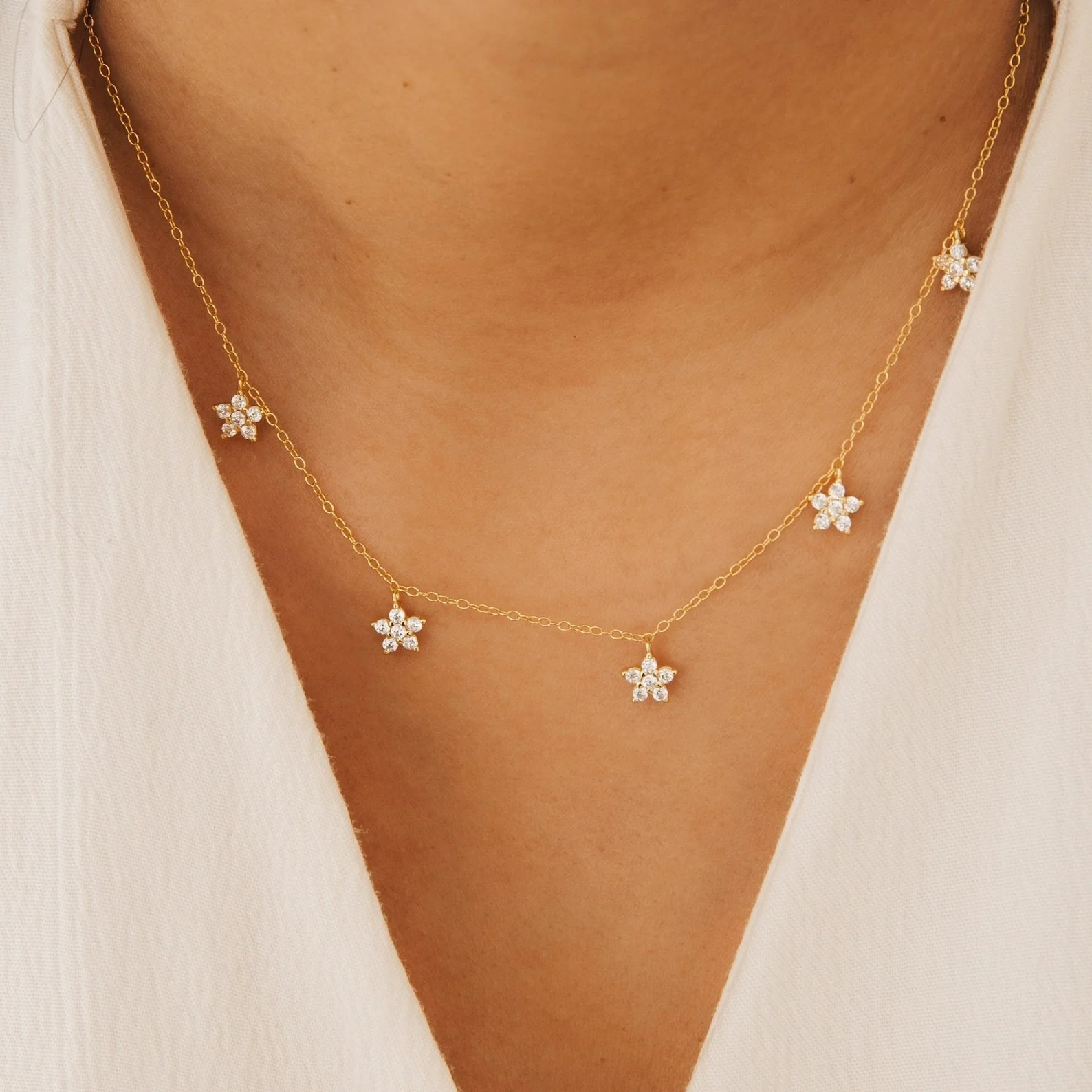 Zierliche Diamant-Blumen-Halskette