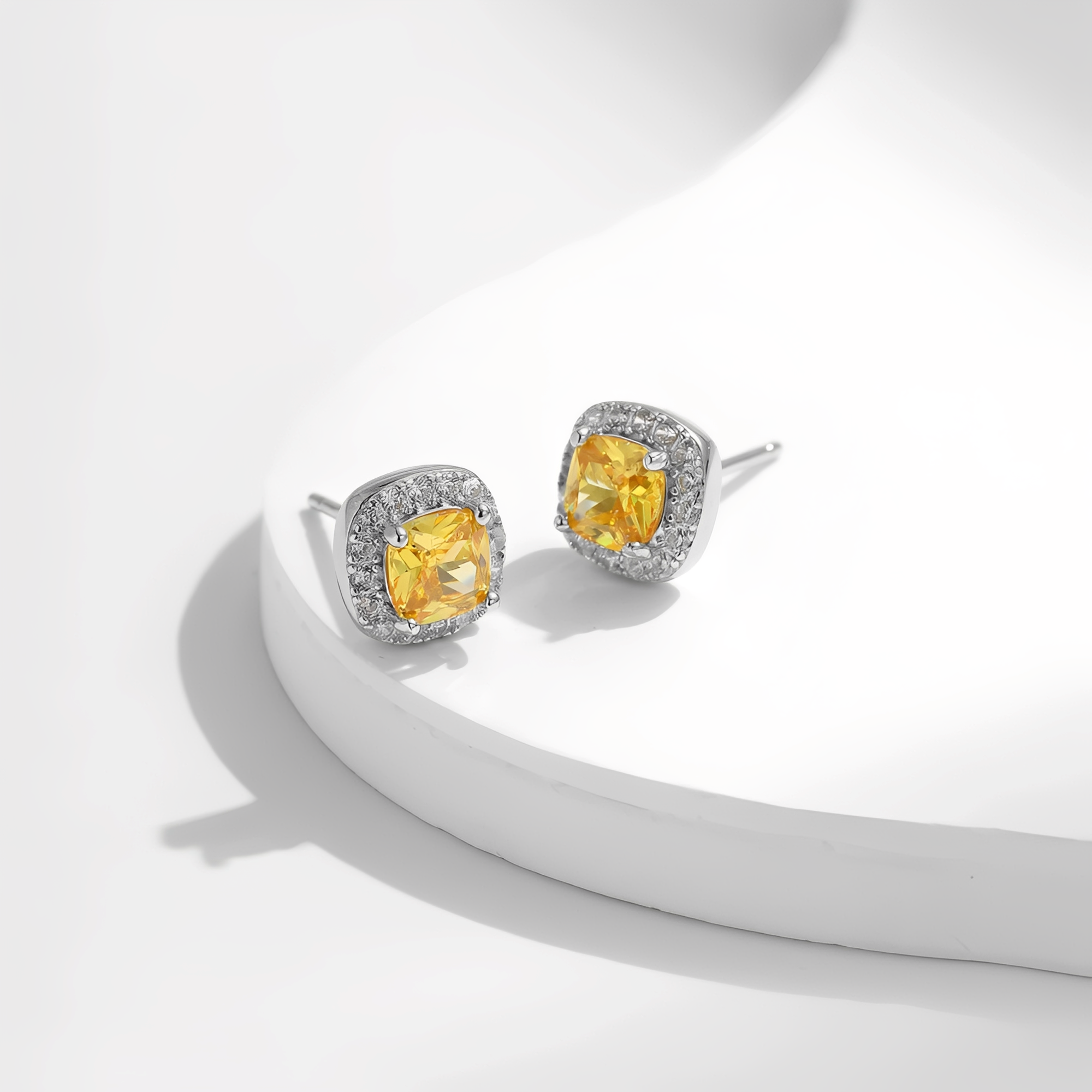 Diana – Ohrringe mit gelbem Glanz