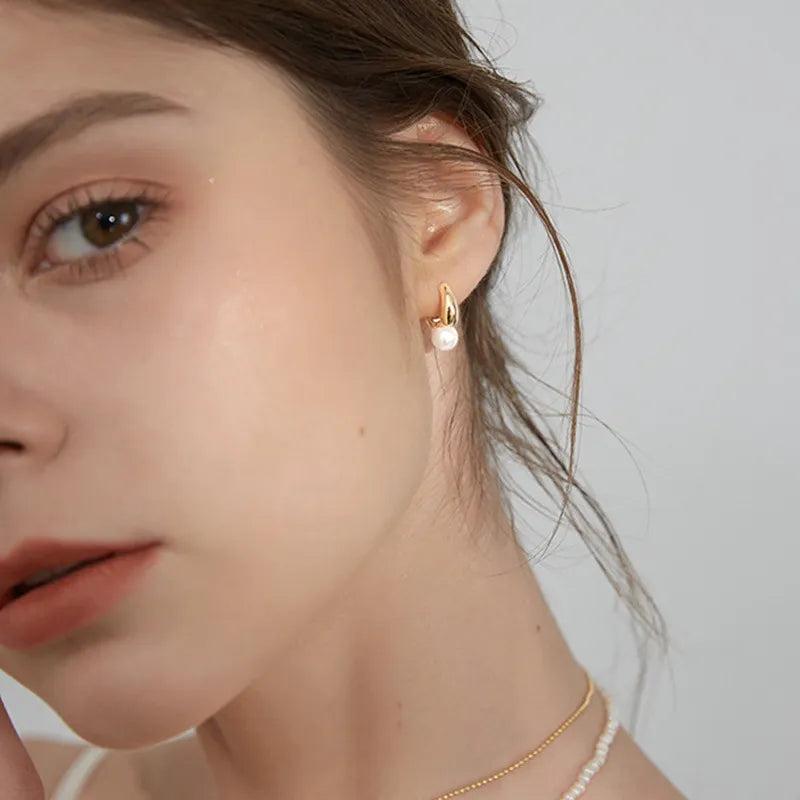 Mirelle – Minimalistischer Anhänger mit Gold und Perle