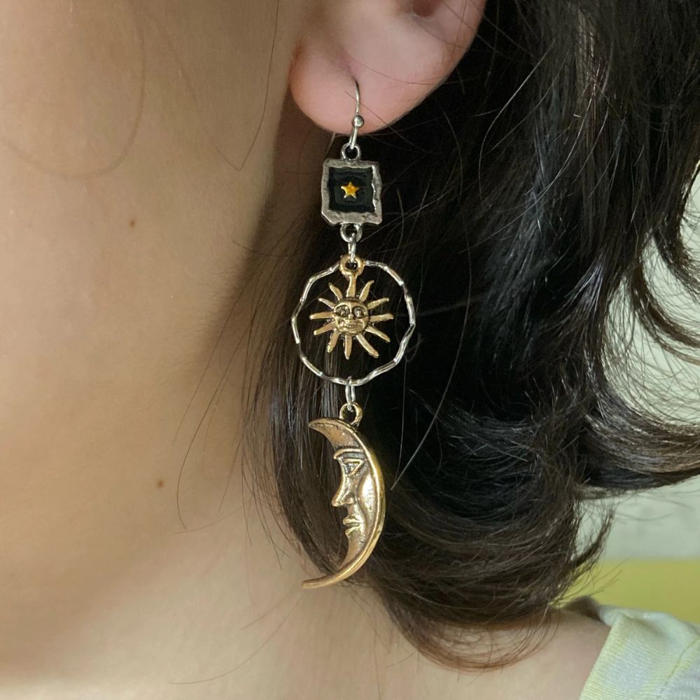 Damen Sonne und Mond Ohrringe im Mismatch Design (Paar)
