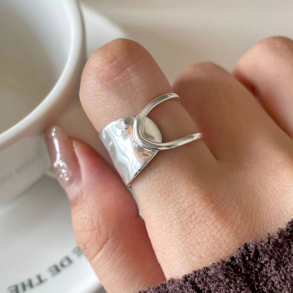 Damen Verstellbarer Chunky Ring mit Gehämmerter Struktur